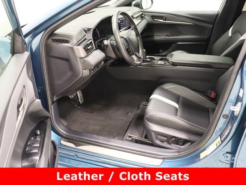 Used 2025 Toyota Camry SE image 14