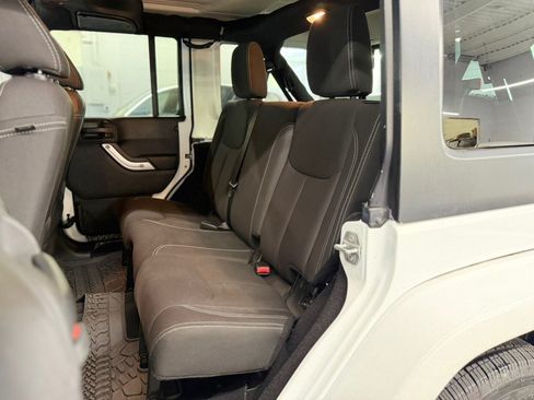 Used 2015 Jeep Wrangler Unlimited Sahara w/ Dual Top Group AWD/4WD image 26