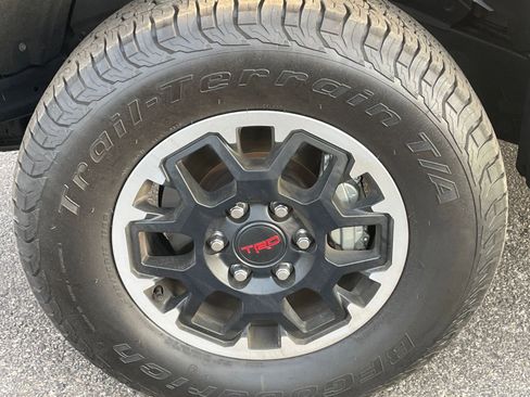 Used 2025 Toyota Tacoma TRD Off-Road AWD/4WD image 31