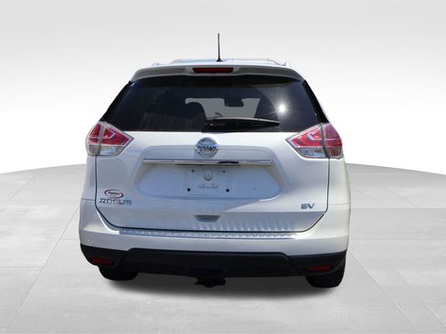 Used 2016 Nissan Rogue SV FWD image 12
