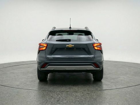 Used 2025 Chevrolet Trax LT image 7