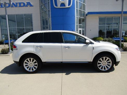 Used 2013 Lincoln MKX AWD image 4