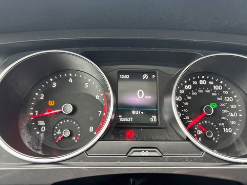 Used 2018 Volkswagen Tiguan SE w/ Panoramic Sunroof Package image 8