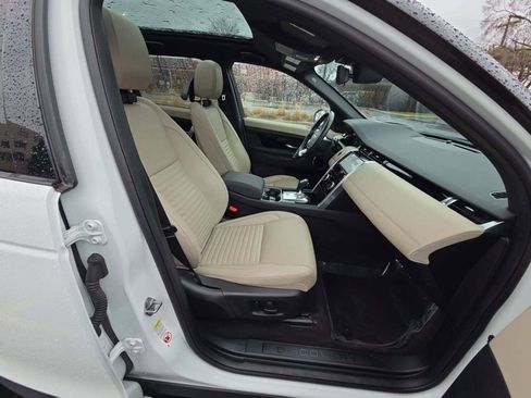 Used 2020 Land Rover Discovery Sport SE image 13