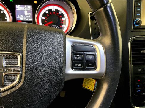 Used 2016 Dodge Grand Caravan R/T FWD image 19