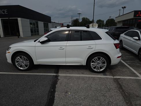 Used 2020 Audi Q5 2.0T Premium Plus w/ Premium Plus Package AWD/4WD image 6