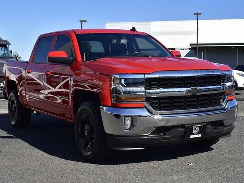 Used 2018 Chevrolet Silverado 1500 LT w/ LT Eassist Package image 7