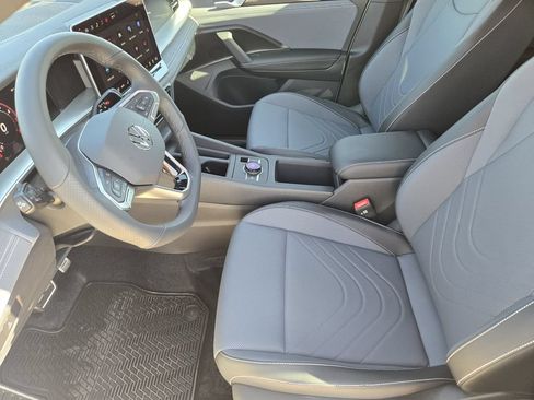 New 2026 Volkswagen Tiguan SE R-Line FWD image 12