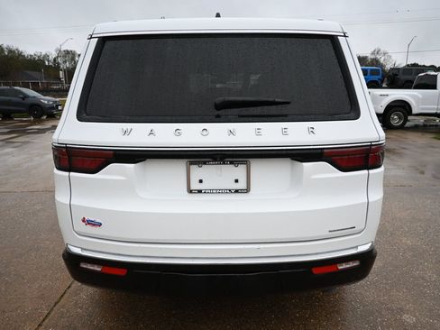Used 2024 Jeep Wagoneer Series III AWD/4WD image 29