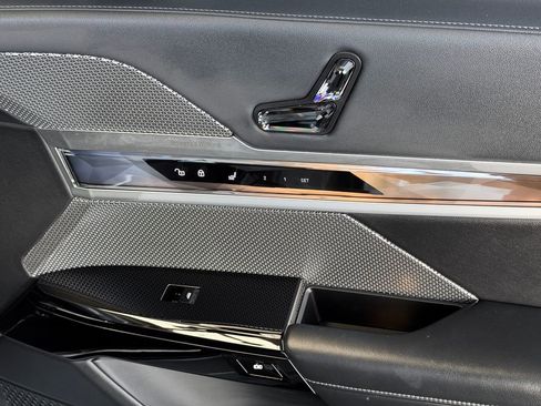 Used 2024 BMW 760i xDrive w/ Executive Package image 26