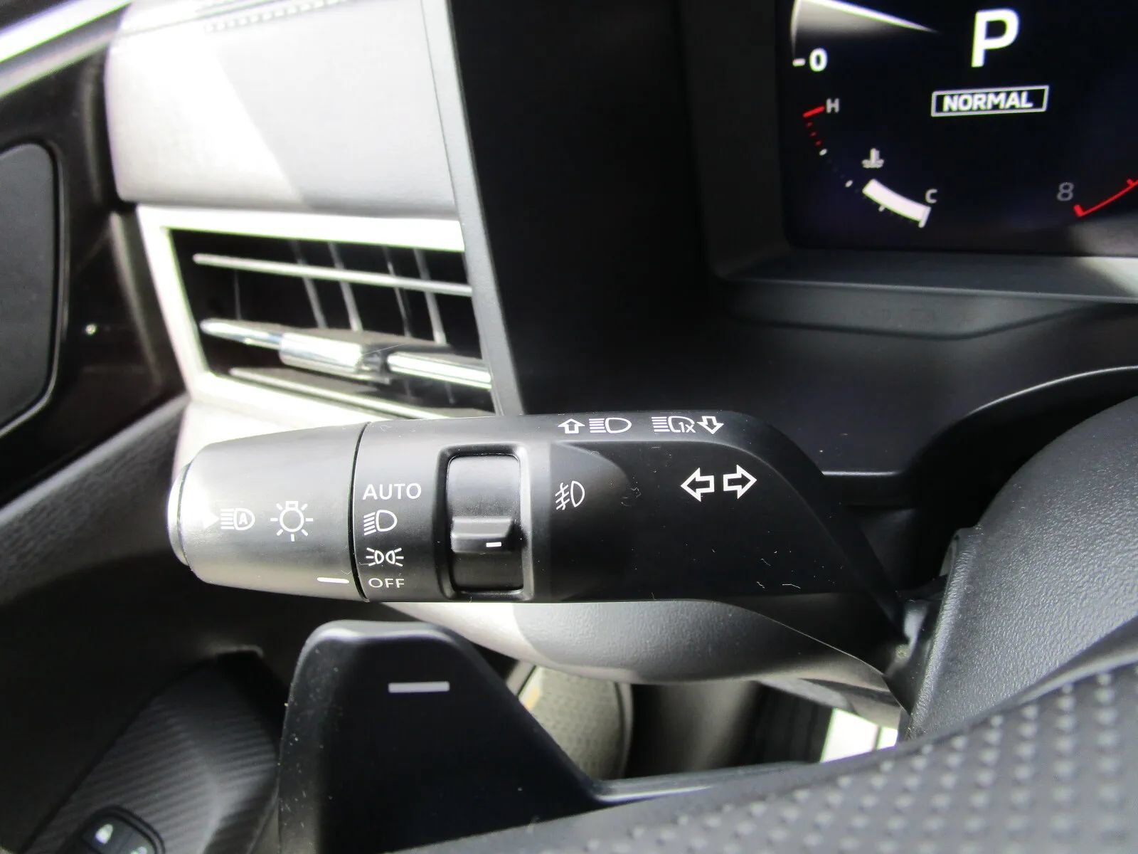 Used 2025 Mitsubishi Outlander SE AWD/4WD image 25