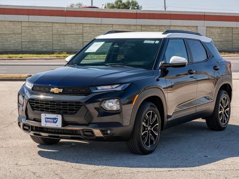 Used 2021 Chevrolet TrailBlazer ACTIV w/ Technology Package image 3
