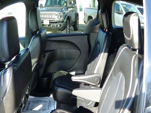 Certified 2025 Chrysler Pacifica Select FWD image 14