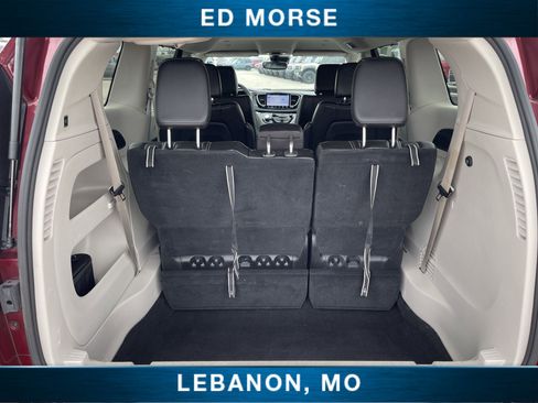 Used 2023 Chrysler Pacifica Touring-L FWD image 25