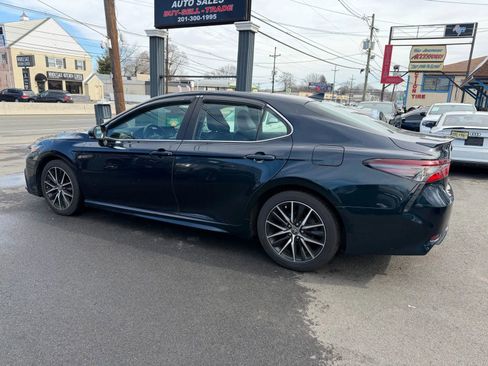 Used 2021 Toyota Camry SE w/ Cold Weather Package image 3
