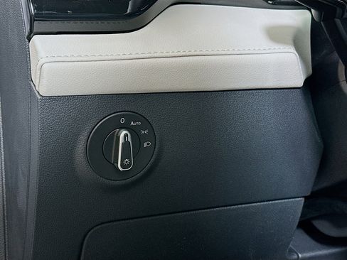 New 2025 Volkswagen Taos S image 10