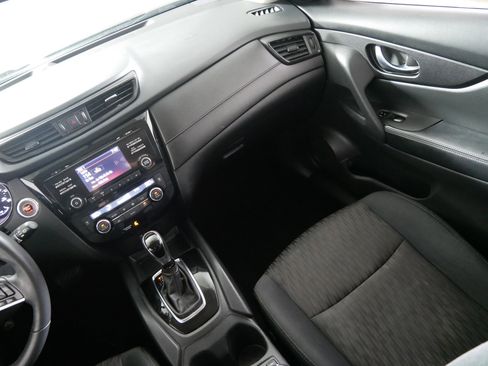 Used 2017 Nissan Rogue SV w/ Midnight Edition Package image 11