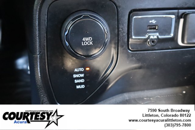 Used 2015 Jeep Renegade Limited AWD/4WD image 19