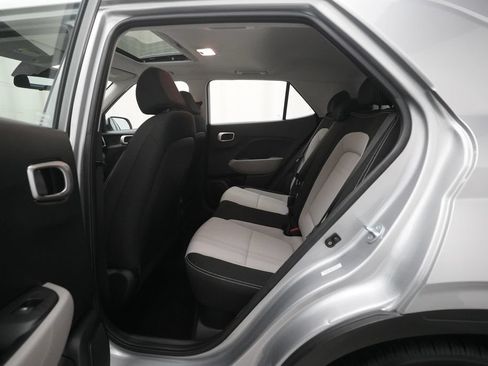 Used 2025 Hyundai Venue SEL FWD image 15