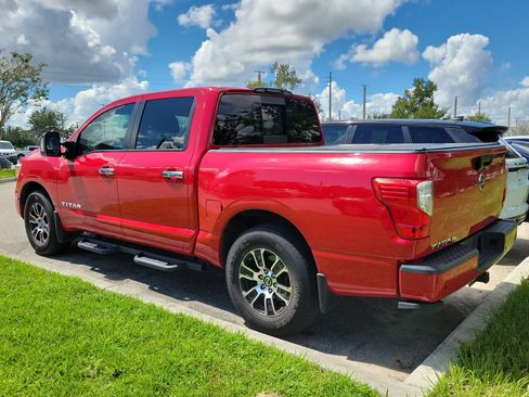 Used 2021 Nissan Titan SV w/ SV Convenience Package RWD image 4