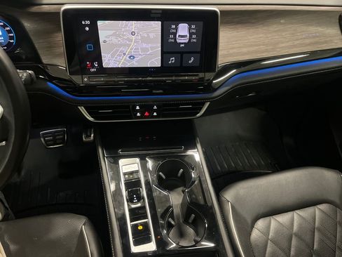 Certified 2024 Volkswagen Atlas SEL Premium R-Line image 3