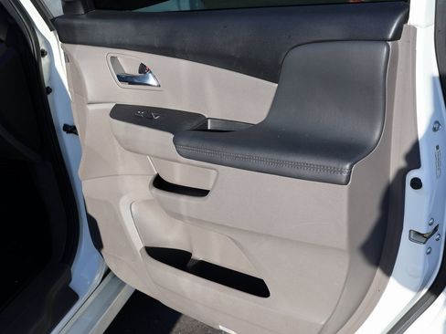 Used 2016 Honda Odyssey Touring Elite image 11