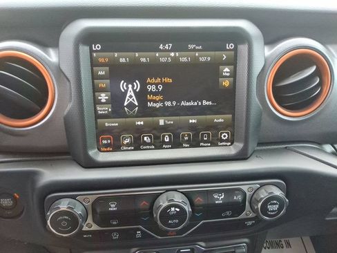 Used 2023 Jeep Gladiator Mojave AWD/4WD image 14
