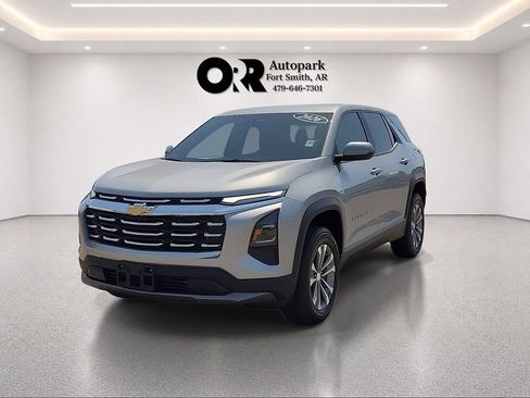 Used 2026 Chevrolet Equinox LT w/ Convenience Package II FWD image 2