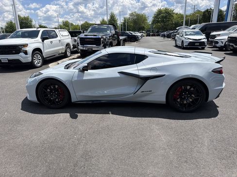 Used 2024 Chevrolet Corvette Z06 RWD image 7