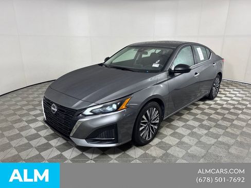 Used 2025 Nissan Altima 2.5 SV FWD image 1