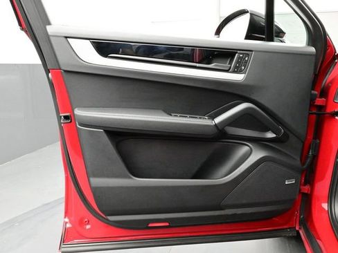 Certified 2025 Porsche Cayenne Coupe AWD/4WD image 7