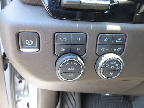 Certified 2025 Chevrolet Silverado 1500 LTZ AWD/4WD image 28