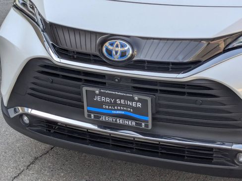 Used 2023 Toyota Venza Limited AWD/4WD image 9