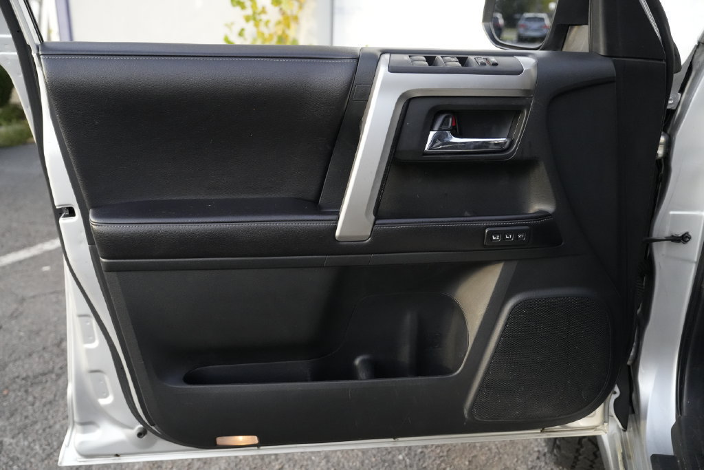 Used 2016 Toyota 4Runner Limited AWD/4WD image 18