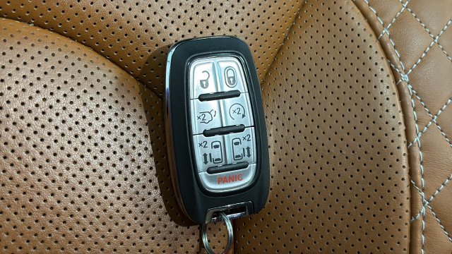Certified 2025 Chrysler Pacifica Pinnacle w/ Trailer Tow Group AWD/4WD image 21