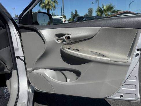 Used 2010 Toyota Corolla LE FWD image 13