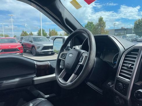 Used 2016 Ford F150 Platinum w/ Equipment Group 701A Luxury AWD/4WD image 29
