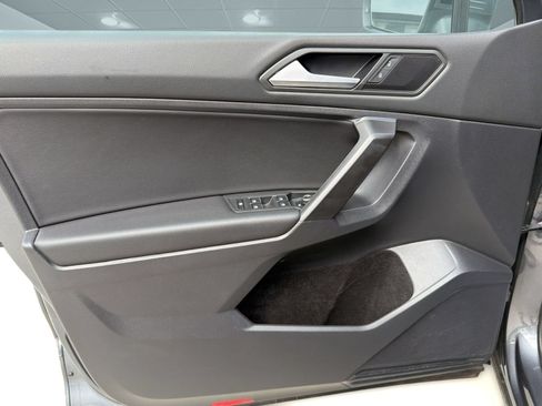Used 2021 Volkswagen Tiguan SE w/ Panoramic Sunroof Package FWD image 22