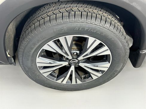 Used 2022 Nissan Rogue SV AWD/4WD image 28