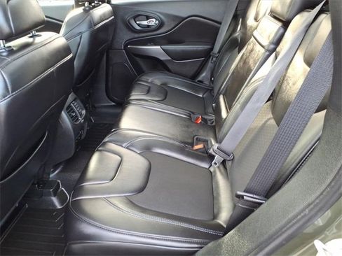 Used 2019 Jeep Cherokee Latitude Plus w/ Comfort/Convenience Group image 9