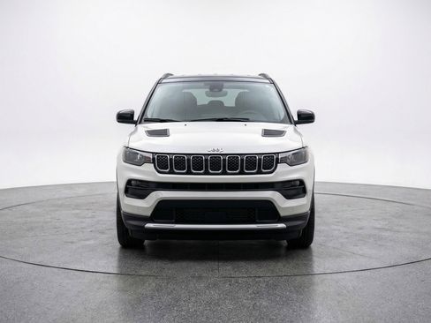 Used 2025 Jeep Compass Limited image 2