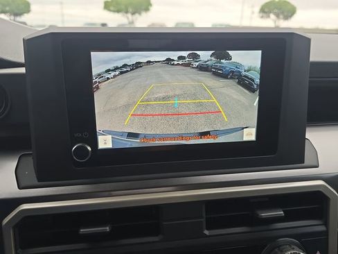 Used 2025 Toyota Tacoma SR5 AWD/4WD image 23