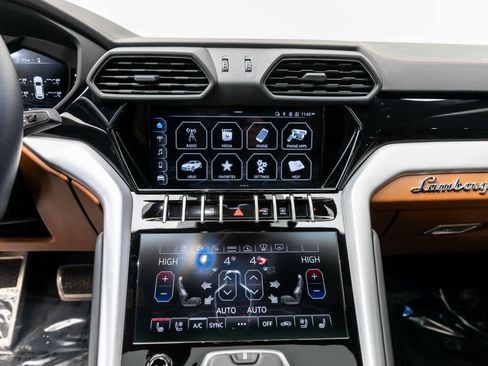 Used 2022 Lamborghini Urus image 8