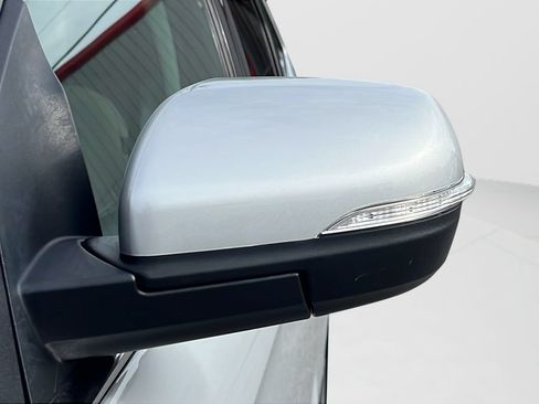 Used 2019 Ford Edge Titanium FWD image 25