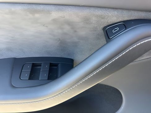 Used 2024 Tesla Model Y Long Range image 27