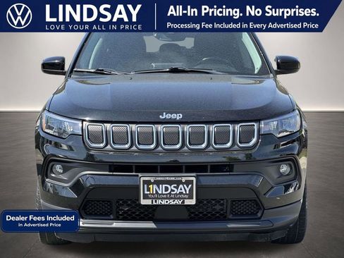 Used 2022 Jeep Compass Latitude w/ Convenience Group AWD/4WD image 3