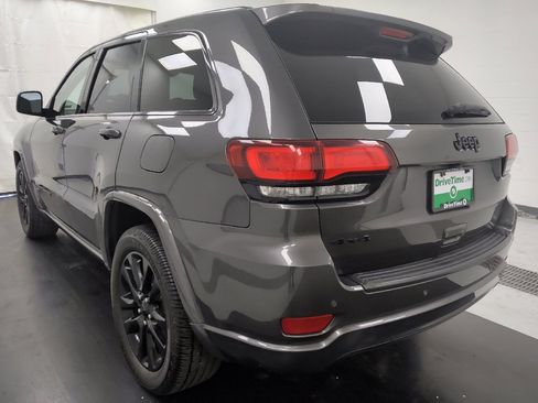 Used 2019 Jeep Grand Cherokee Altitude AWD/4WD image 5