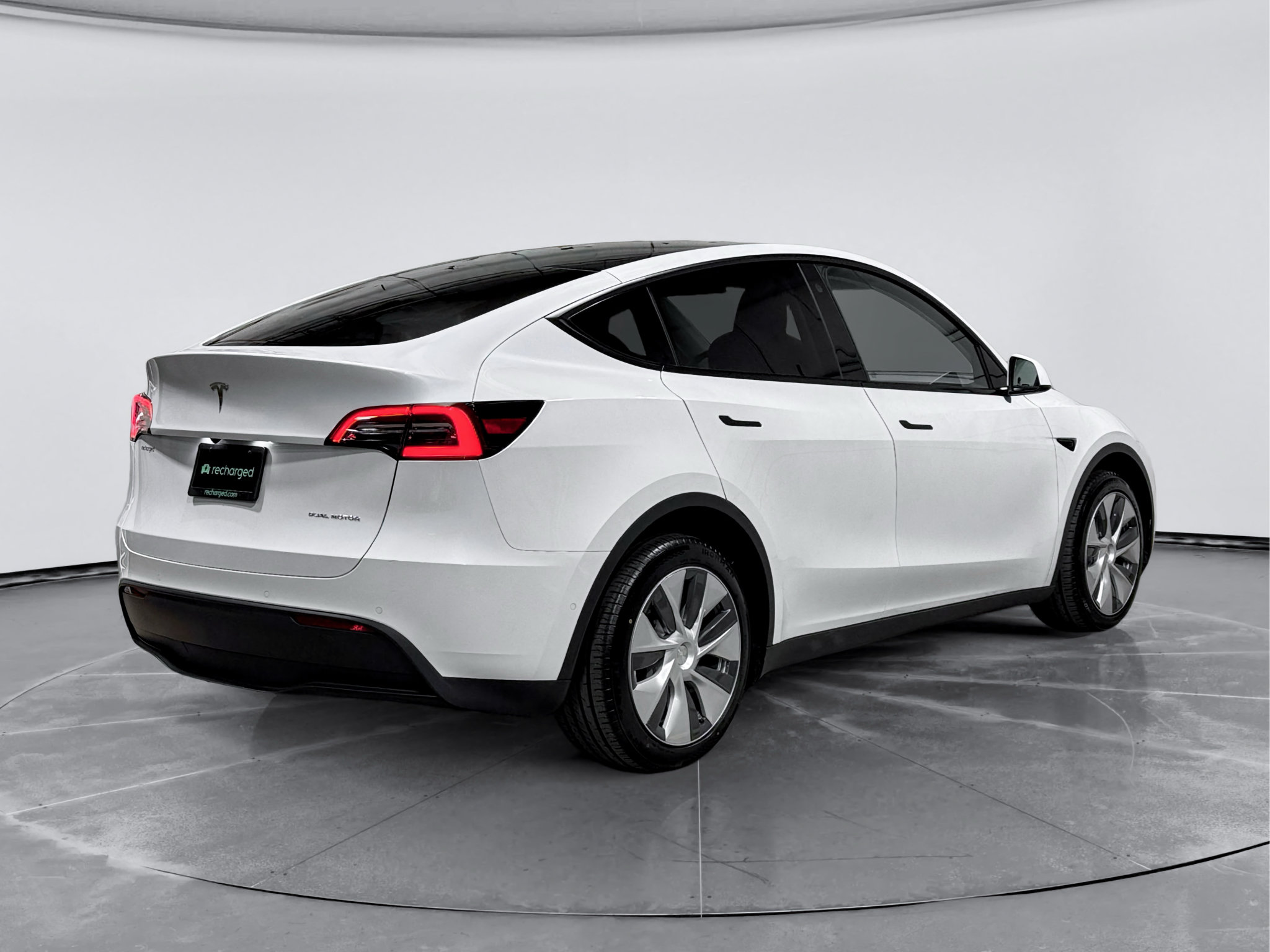 Used 2022 Tesla Model Y Long Range AWD/4WD image 3