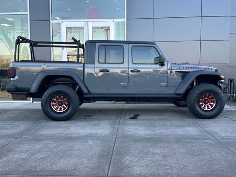 Used 2021 Jeep Gladiator Rubicon w/ Cold Weather Group AWD/4WD image 2