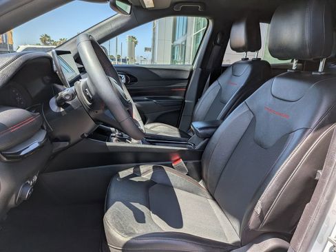 Certified 2024 Jeep Compass Trailhawk AWD/4WD image 13